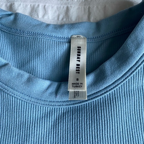 SUNDAY BEST ribbed long sleeve!!! This is the sinch seamless top💙💙 - Picture 2 of 3
